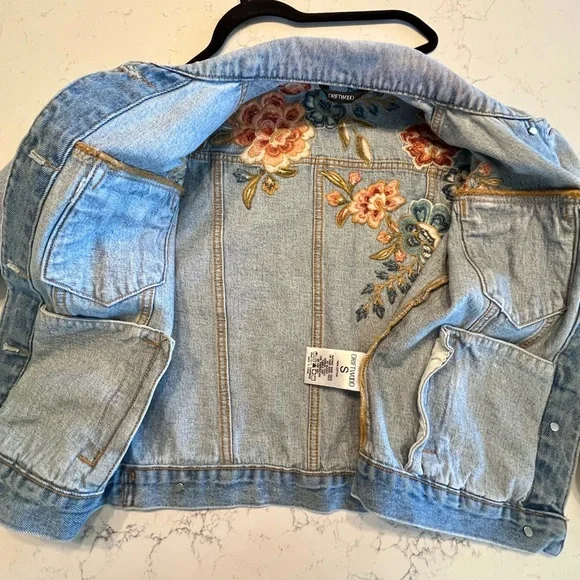 Driftwood women's floral embroidered light wash denim jean jacket size small - Picture 5 of 6